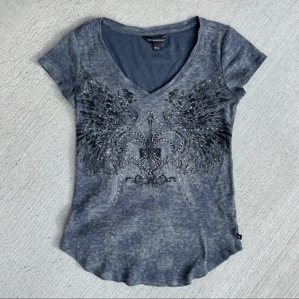 Rock & Republic Distressed blue sparkle rhinestone fleur de lis Tee XS